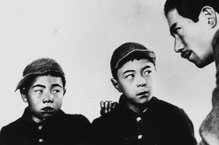 Gosses de Tokyo (Otona no miru ehon ou Umarete wa mita keredo)