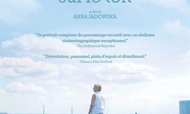 Une femme sur le toit